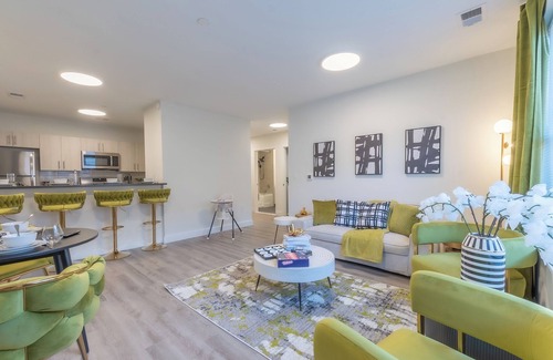 Orange Apartamento | Opulence n Olive ~ 4bath, 10 beds+Park 2 cars FREE
