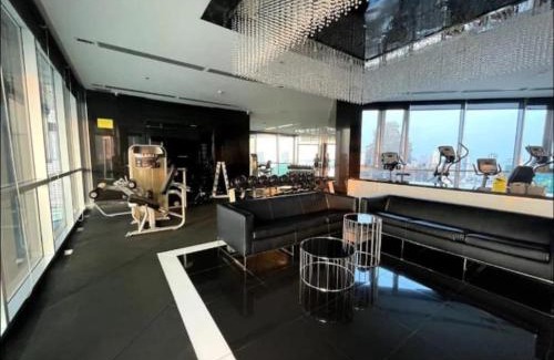 Yan Nawa Apartamento | Opulence Riverview with Train Access