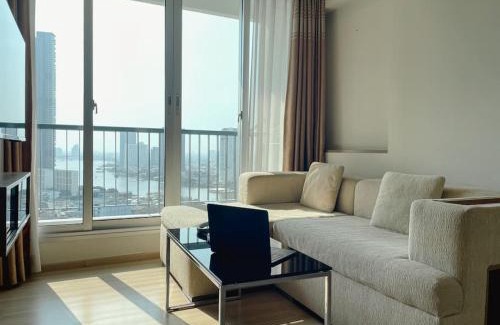 Yan Nawa Apartamento | Opulence Riverview with Train Access