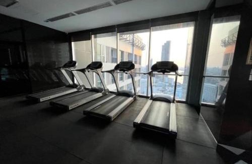 Yan Nawa Apartamento | Opulence Riverview with Train Access