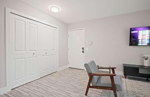 Rochester Apartamento | Opulent 2-Bedroom Gem Rochester Hills Retreat