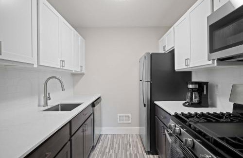 Rochester Apartamento | Opulent 2-Bedroom Gem Rochester Hills Retreat