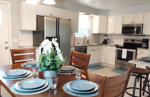 West Price Hill Casa | Opulent 5 Bdrm, Sleeps 16+, Minutes From Downtown!
