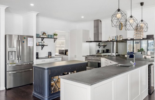 Banksia Beach Casa | Opulent Canal-Front Retreat
