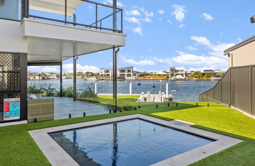 Banksia Beach Casa | Opulent Canal-Front Retreat