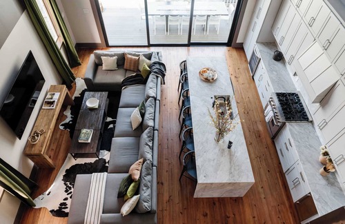 Faubourg Lafayette Hotel | Opulent Construction With Heated Pool + Hot Tub