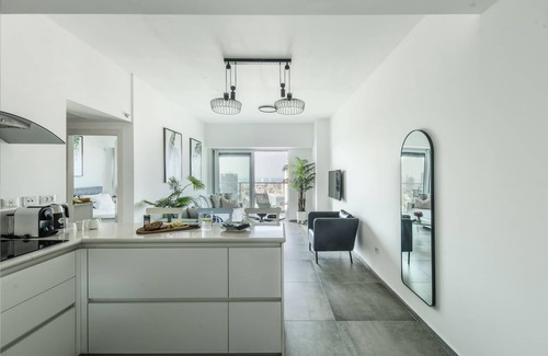 Tel Aviv Apartamento | Opulent Ease 2BR Apt in Midtown