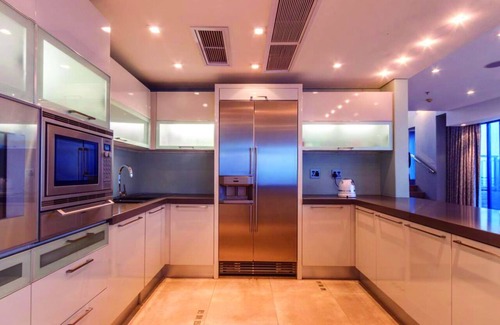Umhlanga Apartamento | Opulent Multi-Level Pearls of Umhlanga Penthouse