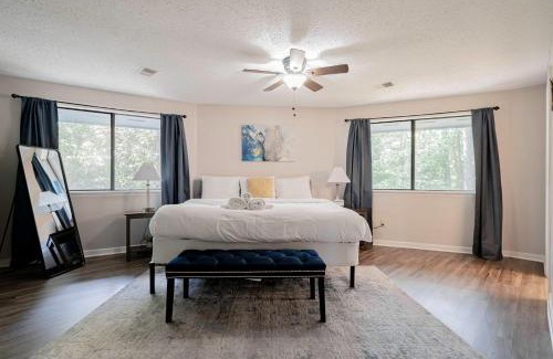 Woodfield Casa | Opulent Octagonal Oasis with Spiral Stairs-Minutes to Base