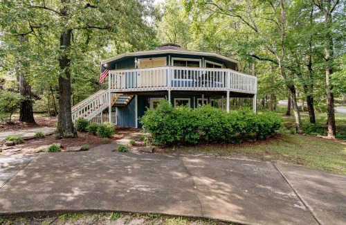 Woodfield Casa | Opulent Octagonal Oasis with Spiral Stairs-Minutes to Base