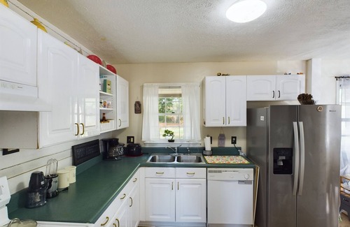 Pine Forest Casa | Opuluxe Enjoy Fayetteville's 4 BR Hidden Gem!