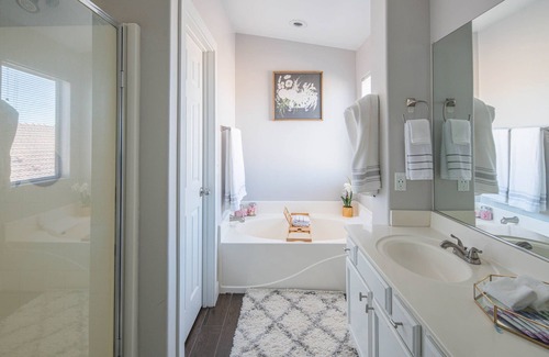 Avondale Casa | Opuluxe Luxe Home 8 min to Airport Sleeps 12