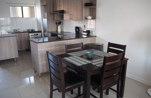 Ekurhuleni Apartamento | OR Tambo Self Catering Apartments, The Willows