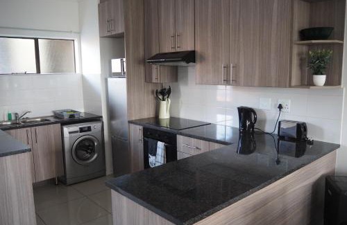Ekurhuleni Apartamento | OR Tambo Self Catering Apartments, The Willows