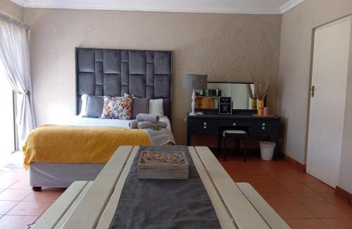 Ekurhuleni Casa | OR Tambo Stay Unit 1