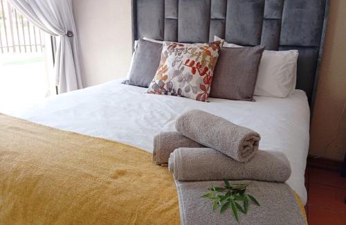 Ekurhuleni Casa | OR Tambo Stay Unit 1