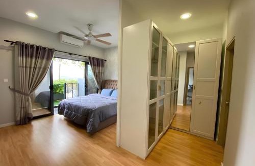 Bukit Jelutong Apartamento | Orak Villa Homestay at Suria Residence