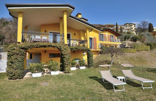 Marciaga Apartamento | Orange Apartment In Marciaga di Costermano