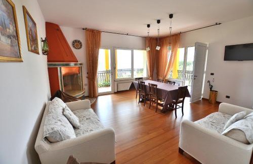 Marciaga Apartamento | Orange Apartment In Marciaga di Costermano