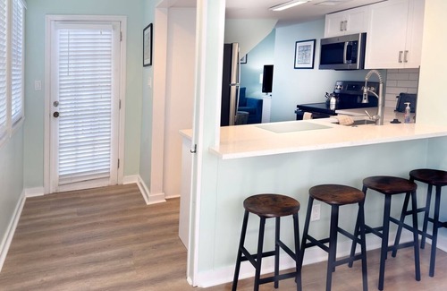 Downtown Cabina | Conch Republlic Cottage - Unidad de alquiler grupal nocturno - Capacidad para 10 personas en Duval