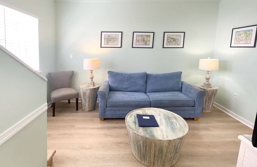 Downtown Cabina | Conch Republlic Cottage - Unidad de alquiler grupal nocturno - Capacidad para 10 personas en Duval