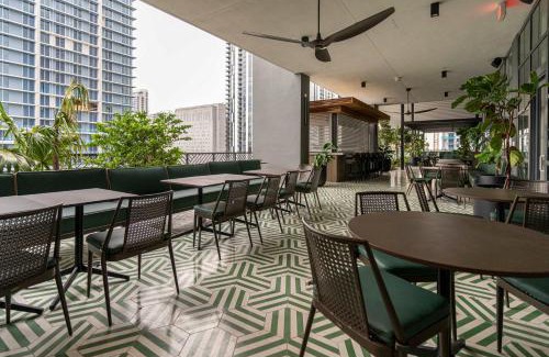 Downtown Miami Apartamento | Orange Crush - Resort-Style Amenities & Location
