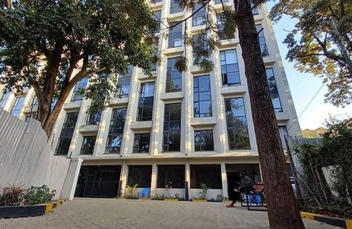 Nairobi Apartamento | orange kitenge house
