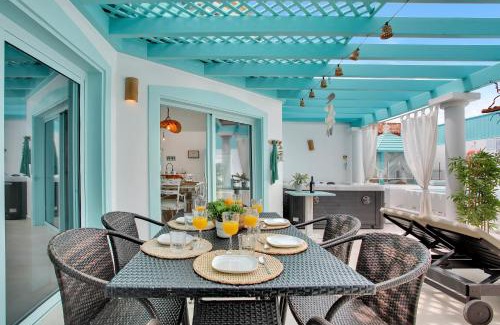 Corralejo Villa | Orange Light with private pool