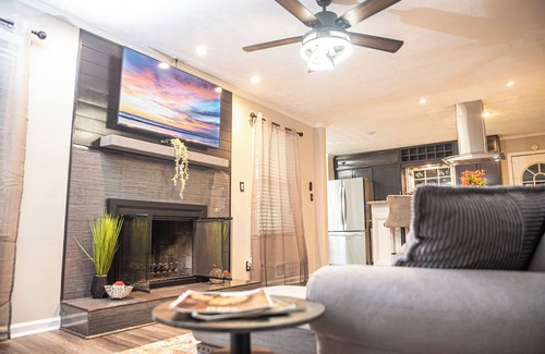 Sandtown Casa | ORANGE OASIS near Atl airport, downtown, shopping, dining backyard firepit