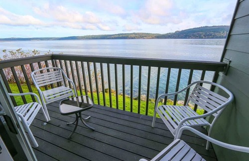 Adelma Beach Casa | Orca Oasis Condo Stunning Views Over Discovery Bay