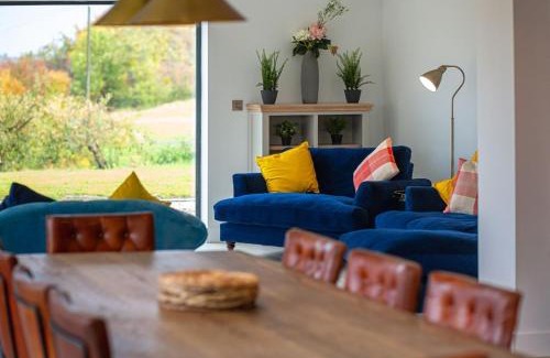 Cropthorne Casa | Orchard Barn - Luxury 4 BD Barn Conversion!