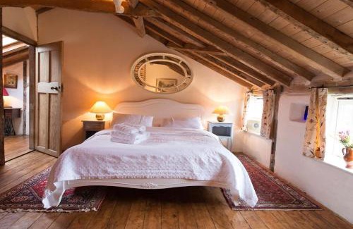 Sudbury Casa | Orchard Cottage cosy rustic comfort just across the fields to a great Pub