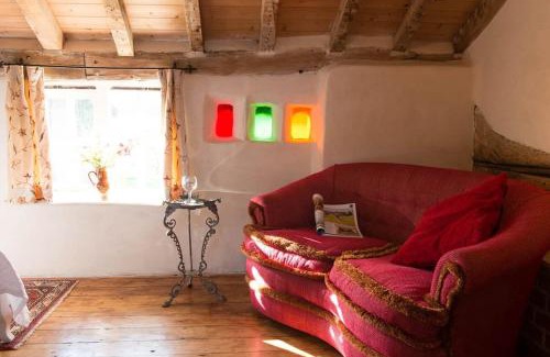 Sudbury Casa | Orchard Cottage cosy rustic comfort just across the fields to a great Pub