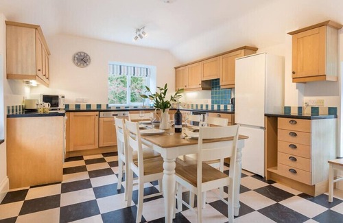 Trelights Cabaña | ORCHARD COTTAGE, family friendly in Trelights