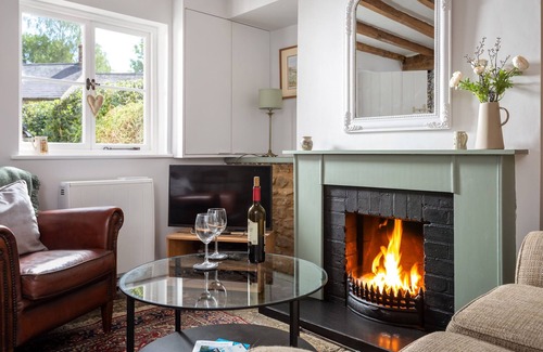 Hook Norton Cabaña | ORCHARD COTTAGE, pet friendly, with a garden in Hook Norton