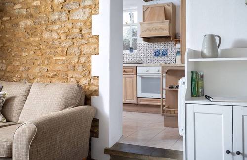 Hook Norton Cabaña | ORCHARD COTTAGE, pet friendly, with a garden in Hook Norton