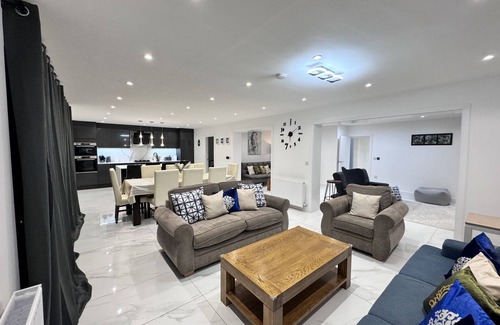 Crawley Down Cabaña | Orchard Farm Cottage 1 Relax with the whole family at this peaceful, cosy heaven