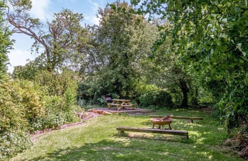 Wedmore Cabaña | Orchard Farm - Orchard view