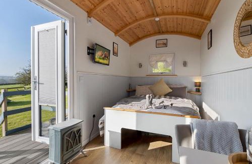 Okehampton Otro | Orchard Hut Sleeps 2- Camping Available sleeps 2 with onsite Beauty Spa