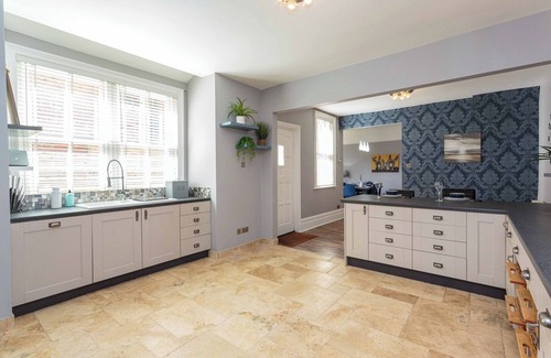 Lytham St. Anne's Cabaña | ORCHARD LODGE, pet friendly, with hot tub in Lytham St. Annes
