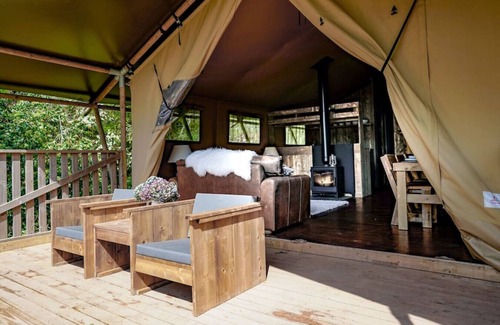 Kingsbridge Cabina | Orchard Lodge @ Lower Coombe Royal with Hot Tub