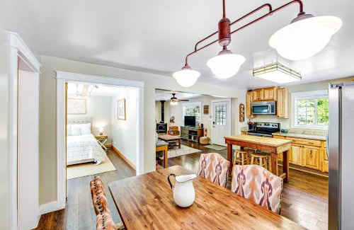 Forestville Casa | Orchard Near the River Escape