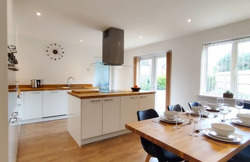 Kempsford Casa | Orchard View - 4-Bed Home In Kempsford, Cotswolds