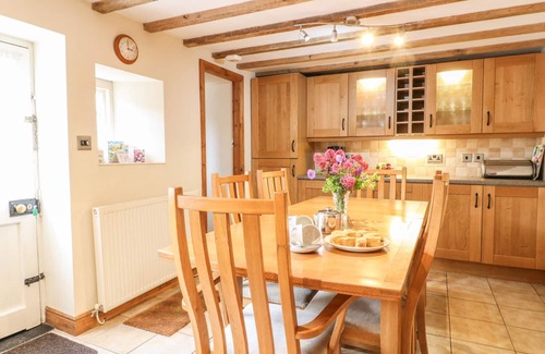 Parwich Cabaña | Orchard View