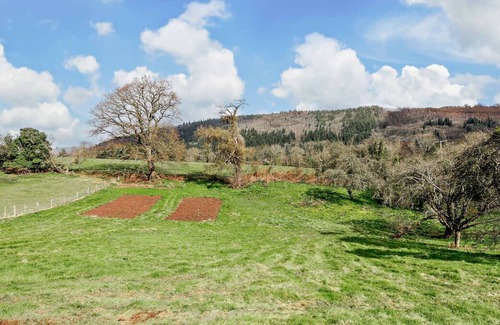 Gilwern Casa | Orchard View in Abergavenny