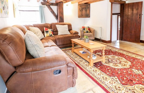 South Wingfield Cabaña | ORCHARD VIEW, pet friendly, character holiday cottage in Oakerthorpe