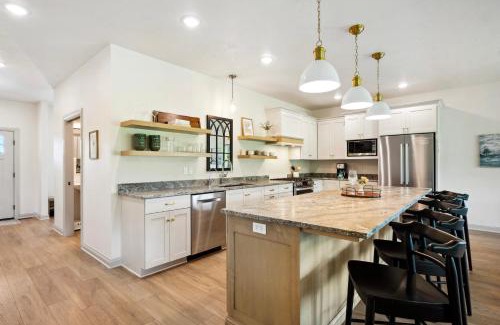 Egg Harbor Casa | Orchard View Retreat by Simple Life Rentals