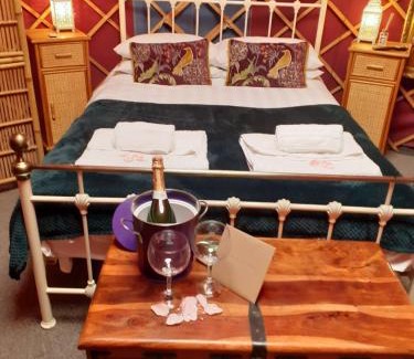 Weston-super-Mare Otro | Orchard View Yurt & Hot Tub Somerset