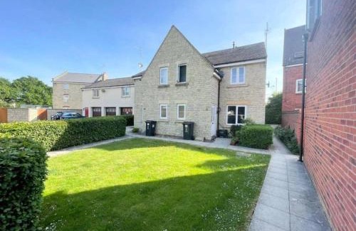 Swindon Casa | Orchid Cotswold Stone house