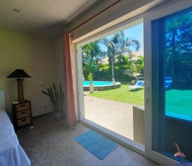 Pacific Harbour Cama Y Desayuno | Orchid Island B&B on the River with Pool & Jetty